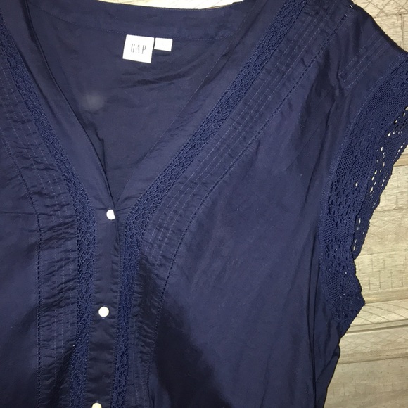 GAP lace button up tank shirt EUC - Picture 3 of 4
